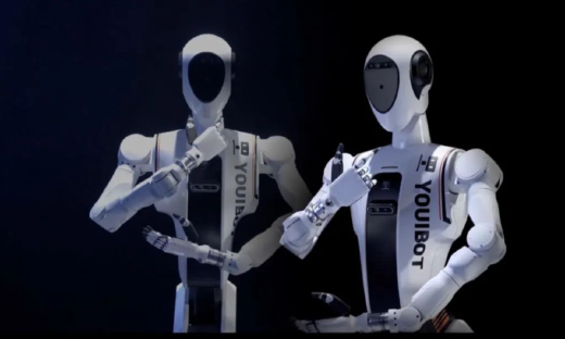 优艾智合-西安交大具身智能机器人研究院发布人形机器人：一脑多态+场景穿透力构建群体智能