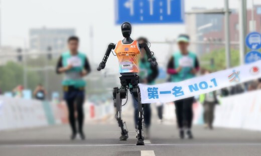 从赛道到产线:一场马拉松揭示的人形机器人产业进化论