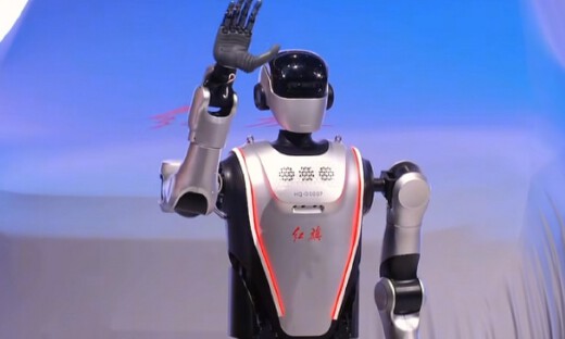 红旗首款人形机器人“旗小智”亮相上海车展