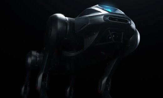 ​众擎四足机器人JS01亮相2025人工智能终端展