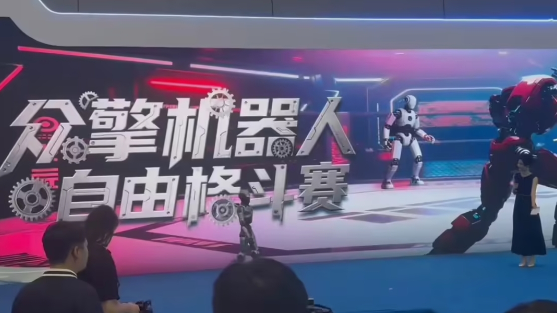 众擎机器人官宣：全球首个全尺寸“机甲拳王”格斗赛12月举办
