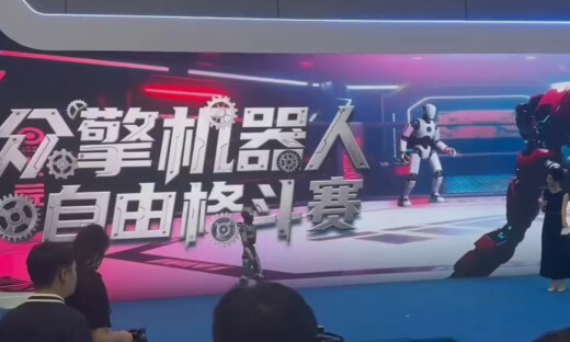 众擎机器人官宣：全球首个全尺寸“机甲拳王”格斗赛12月举办