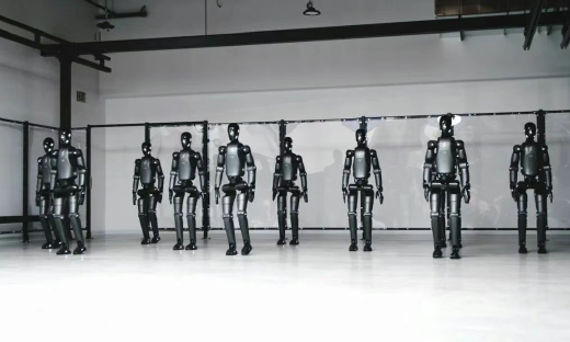 特斯拉机器人会炒菜了，但为何资本更关注它“自己造自己”？