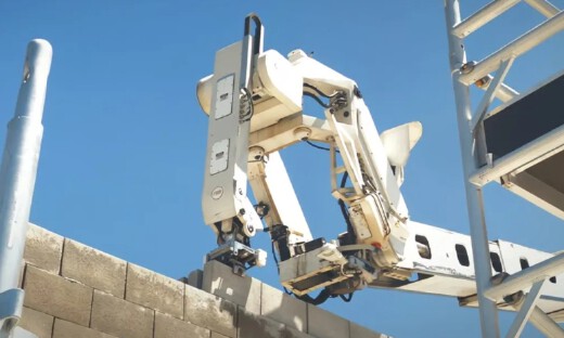 每小时500块砖，两天完成一栋房子搭建！全球最快的砌砖建筑机器人已前往美国打工！