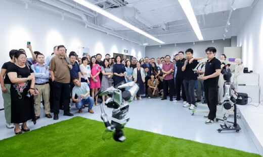 北京前沿国际人工智能研究院走入松延动力，共探人形机器人未来