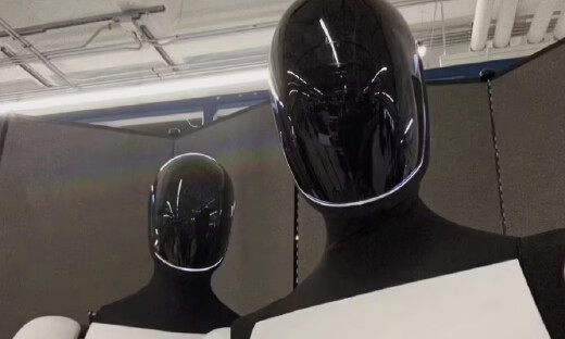 特斯拉Optimus拟进军医疗领域，马斯克称其或成“顶级外科医生”