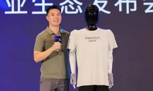 福州首款人形机器人发布