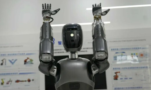 美的人形机器人弯道超车？落地“进厂”顺利！未来还要服务家庭！这才是人形第一股？