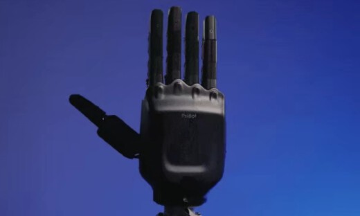 00后投身具身智能创业，剑指机器人界「Model 3」！已推出21个自由度灵巧手