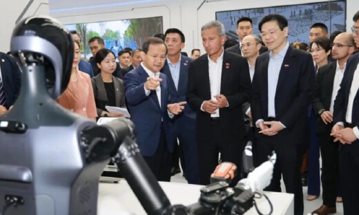 新加坡总理黄循财参访北京人形机器人创新中心