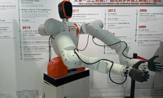 领益智造官宣进军机器人领域，机器人家族首次公开亮相