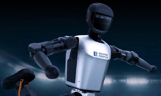 告别Demo和遥控器！现场直击加速进化T1 AI自主踢球