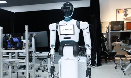 南方科技大学推出首款自主研发人形机器人 “南科盘古”