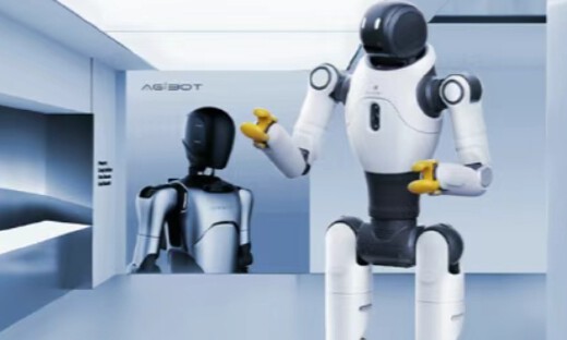 优必选 Walker C “入职” 世博会，魔法原子小麦驻点商场：机器人企业抢滩商业导览的 “双面战”