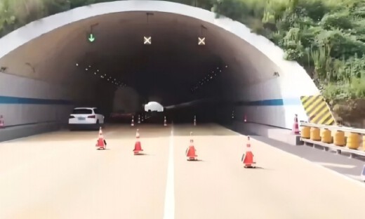 中威电子智能锥桶机器人上线