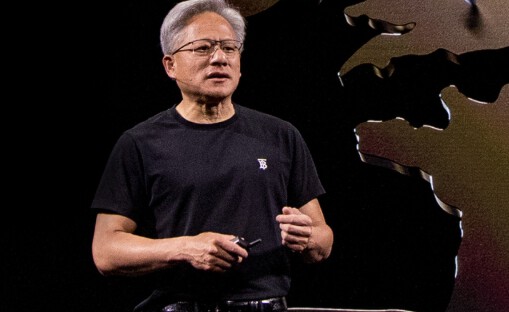 黄仁勋：下一波能够理解物理世界，并且执行任务的AI将在10年内出现