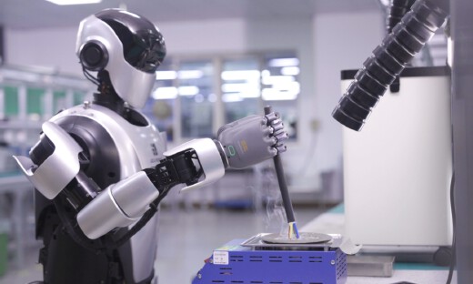 东方精工与乐聚机器人签订战略合作协议