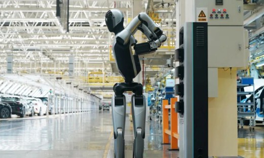 优必选全尺寸工业人形机器Walker S2