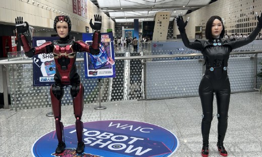 数字华夏亮相2025WAIC，夏澜与Coser唱跳《夜上海》齐出道