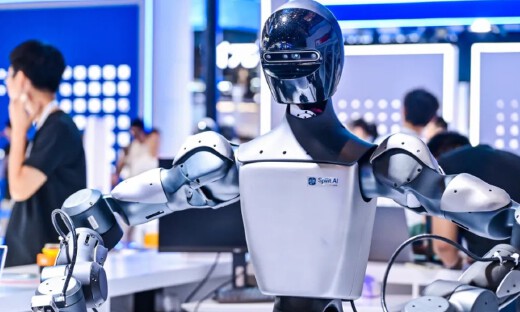 破纪录！超150台人形机器人同台亮相WAIC