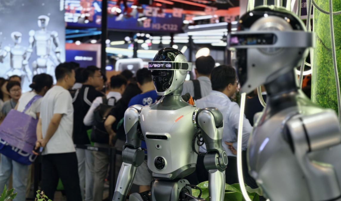 灵宝CASBOT亮相WAIC 2025，双新品发布诠释“人机共生”愿景