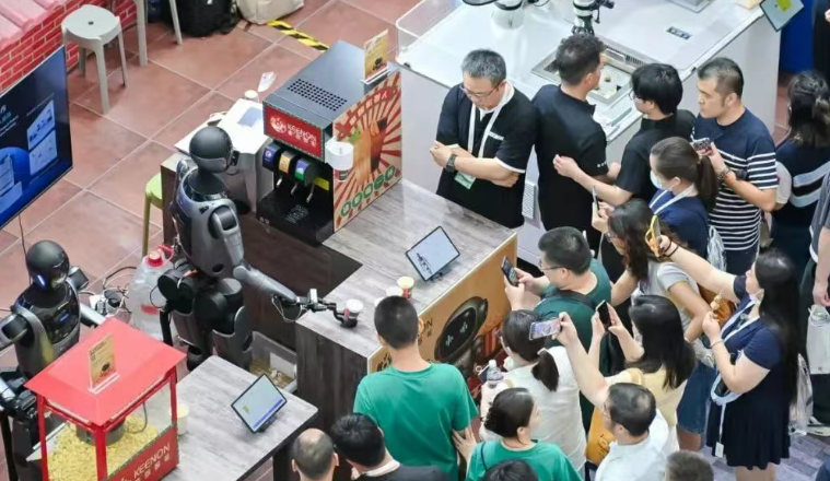 WAIC 2025，我们正在见证哪些人形机器人产业新趋势？