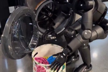 机器人终于能帮人洗衣服了