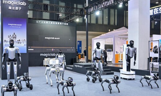 全家族、全场景、全生态：魔法原子重磅亮相2025WRC