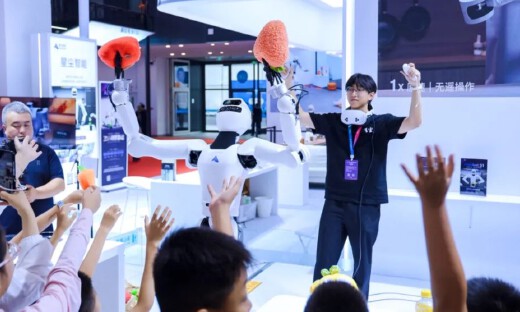 星尘智能闪耀2025 WRC:S1机器人超级进化,开启全民机器人时代