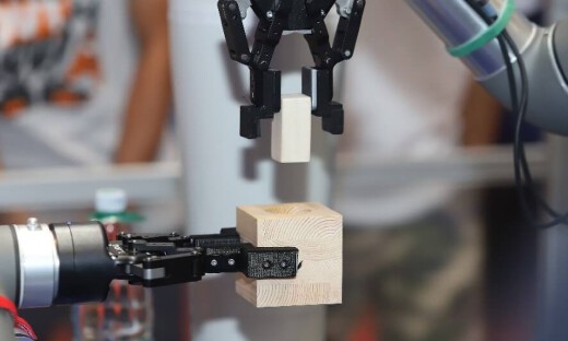 世界机器人大会售出机器人及相关产品超2亿元