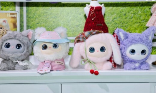 不会干活的“AI拉布布”，看见3亿老人的情感孤独