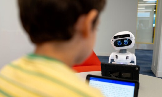 登顶《Science》子刊！芝加哥大学最新研究揭示，机器人伴侣能有效缓解儿童朗读焦虑