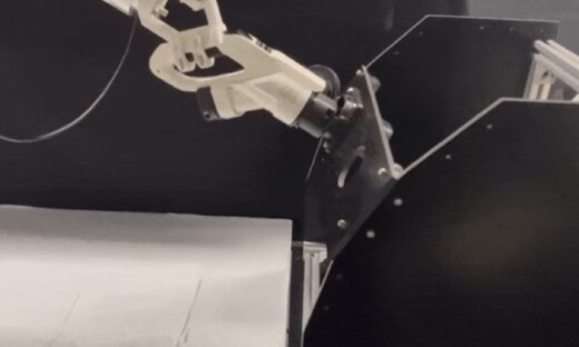 为什么VLA能叠毛巾，却插不进一个插头？解读具身智能的重大补全