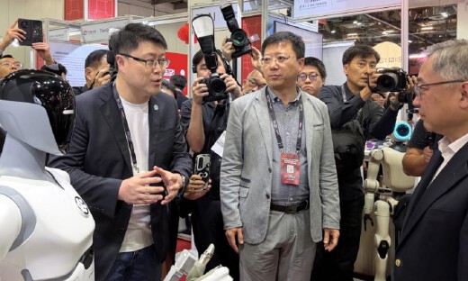 新加坡副总理颜金勇和智平方互动