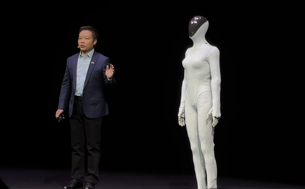 小鹏汽车的AI野心：明年量产无人出租、机器人和飞行汽车