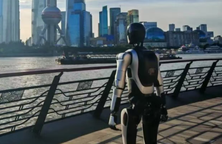 智元远征A2完成全球首次人形机器人百公里跨省行走