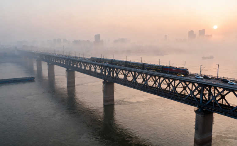 武汉设立10亿元基金，重点投向机器人和AI