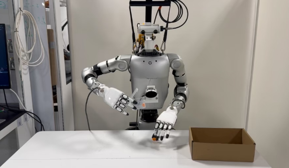 1000小时人类第一视角数据集！UCSD最新开发Human0模型 机器人学会“举一反三”！