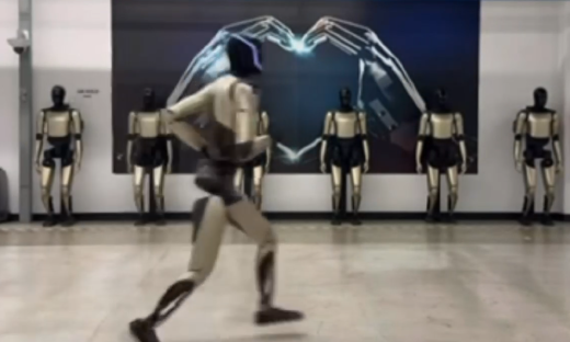 特斯拉发布人形机器人“擎天柱”跑步视频