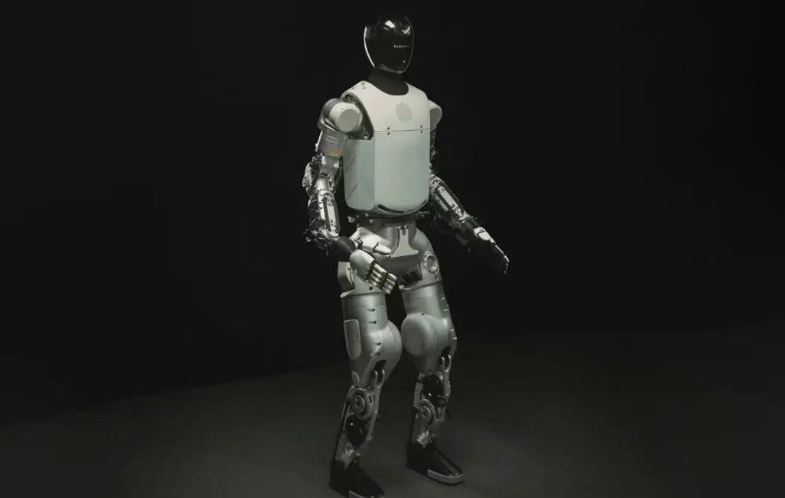 5个月造出双足人形机器人，英国黑马加速跑