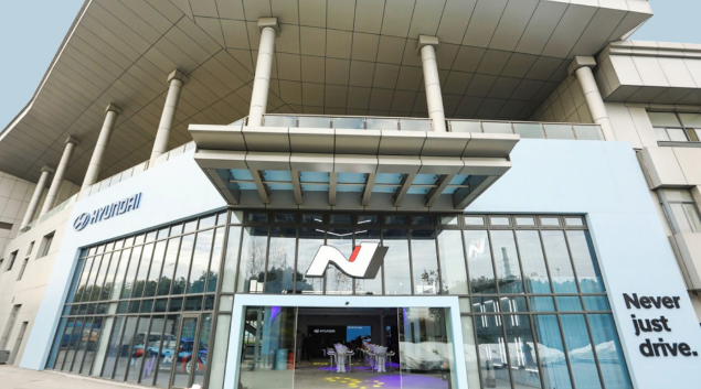 现代汽车集团明年将推AI四轮机器人