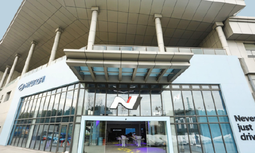 现代汽车集团明年将推AI四轮机器人