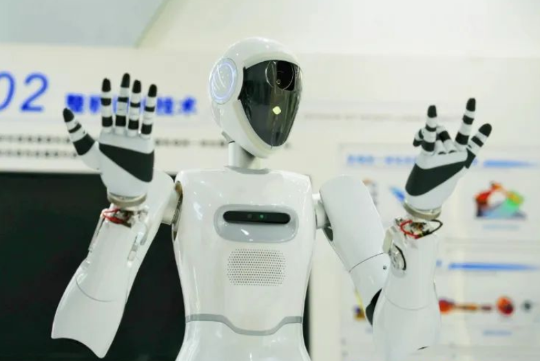 美的集团首次官宣超人形机器人