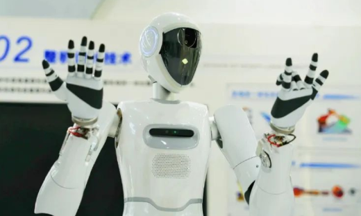 美的集团首次官宣超人形机器人