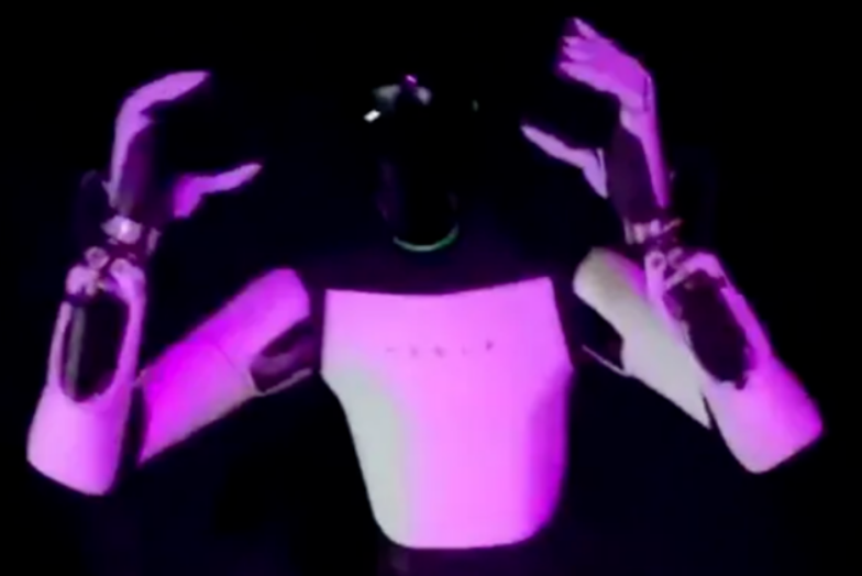 摔倒中摘下VR？特斯拉Optimus的自主性神话破了？