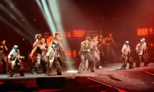 马斯克点赞！宇树机器人演唱会伴舞，引爆全球科技圈围观