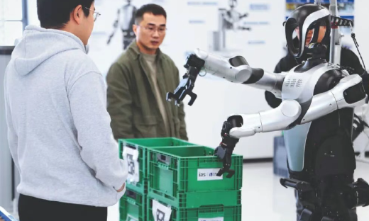 具身智能，从“进场”到“进厂”的一年