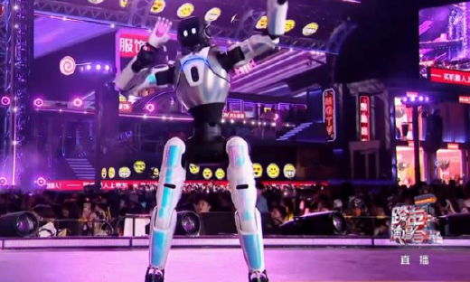 能文能武！智元机器人与王心凌王鹤棣同台炸场跨晚