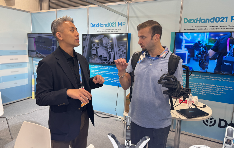 DexHand021 Pro CES 2026首秀：以高性能高性价比重新定义科研级灵巧手标准