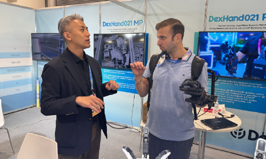 DexHand021 Pro CES 2026首秀：以高性能高性价比重新定义科研级灵巧手标准